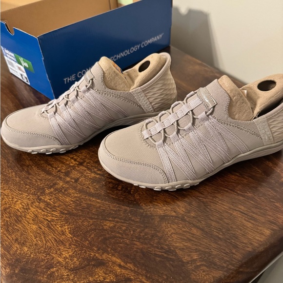 Skechers Hands Free Slip-ins Relaxed Fit Size 6 in Taupe - Picture 2 of 6